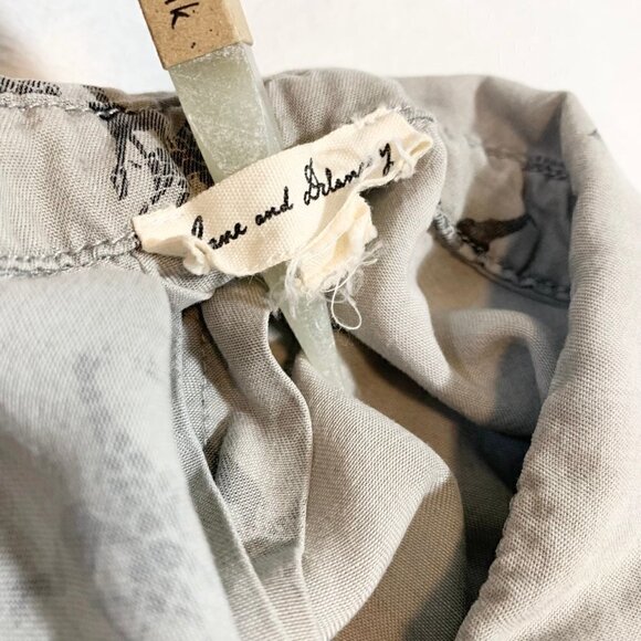 Jane and Delancey giraffe print long sleeve collared button down shirt top - Picture 6 of 9